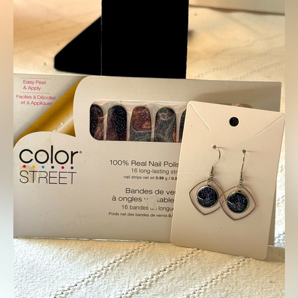 Color Street nail polish strips “Living the Gleam” AND matching earrings nwt - Picture 3 of 11